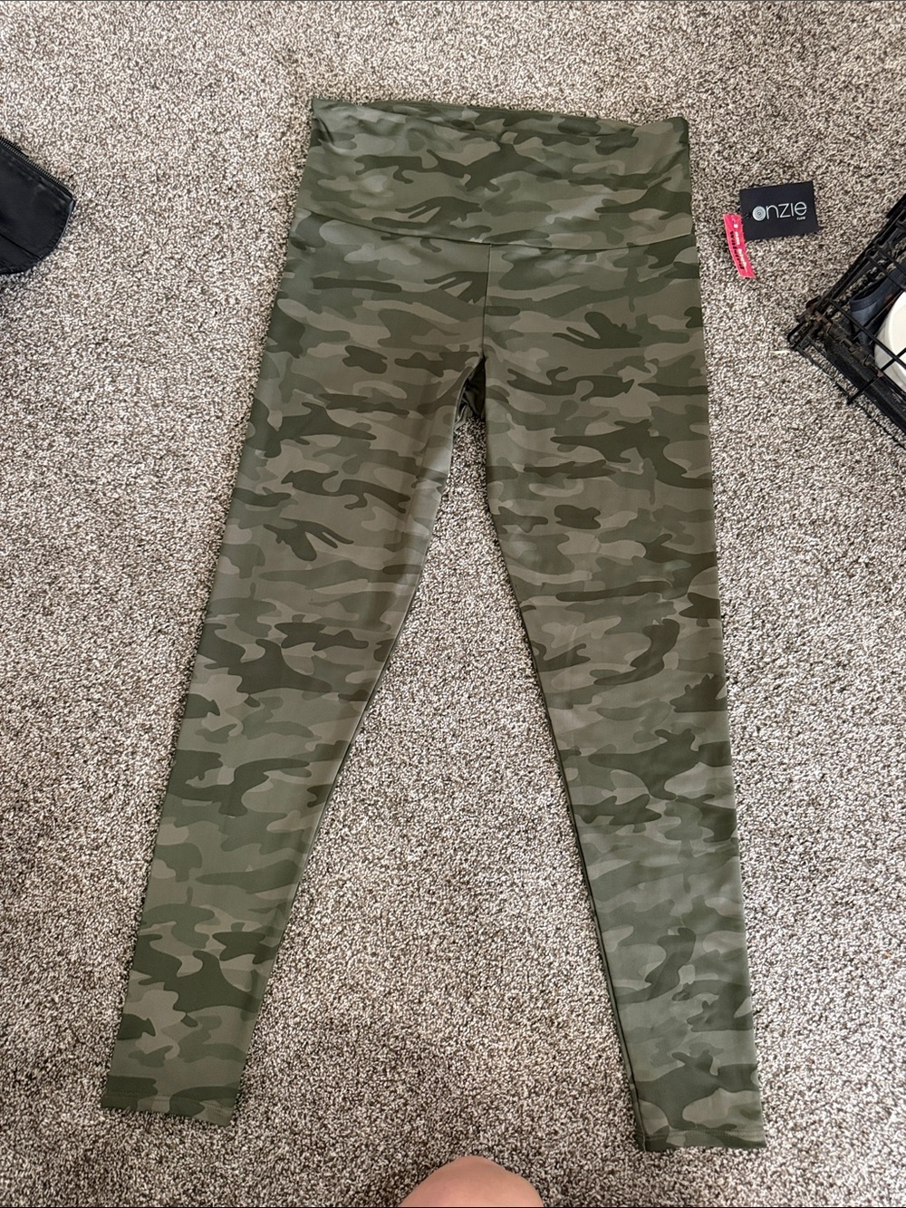 NWT Onzie Olive Green Camo High-Rise Leggings size large